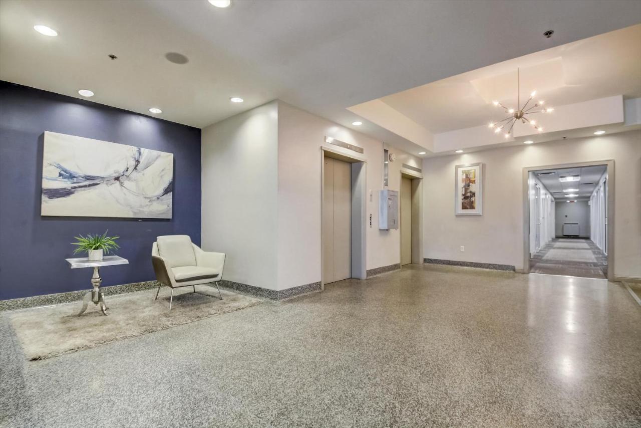 Frontdesk Vue At 3Rd St Apts Downtown Louisville Exterior photo