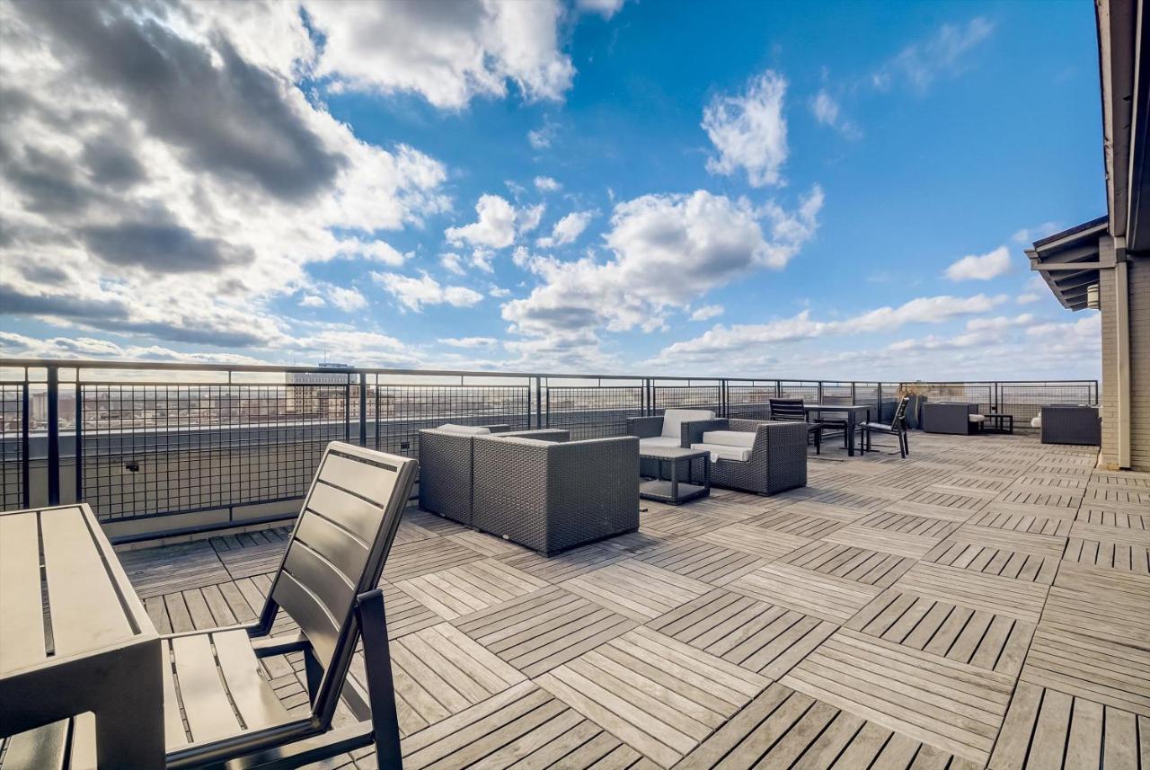 Frontdesk Vue At 3Rd St Apts Downtown Louisville Exterior photo